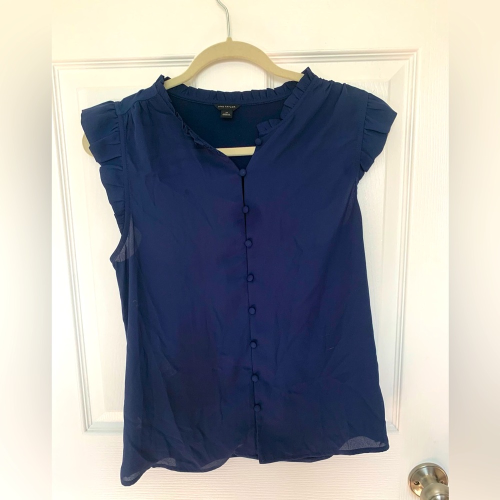 Ann Taylor Sleeveless Blouse Size Small Navy Blue Buttons Ruffles